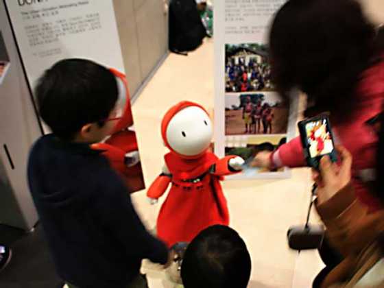 dona-robot-2 dona-robot-2