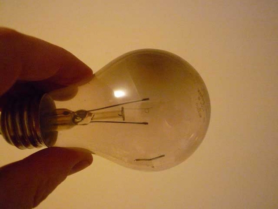 broken-incadescent-light-bulb