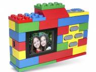 The LEGO 3 megapixel camera has a 1.5” color LCD screen for viewing your shots