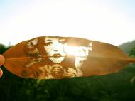 Laser engraved dead leaves as business cards from Tátil Design, Brasil