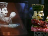 A single photograph of the original object
sitting to the right of its virtual version
shown on the 3D display