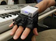 mobile-music-touch-glove